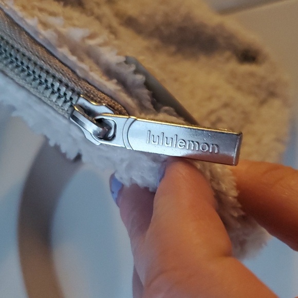 Lululemon Sherpa Everywhere Belt Bag White Opal Silver - Picture 3 of 14